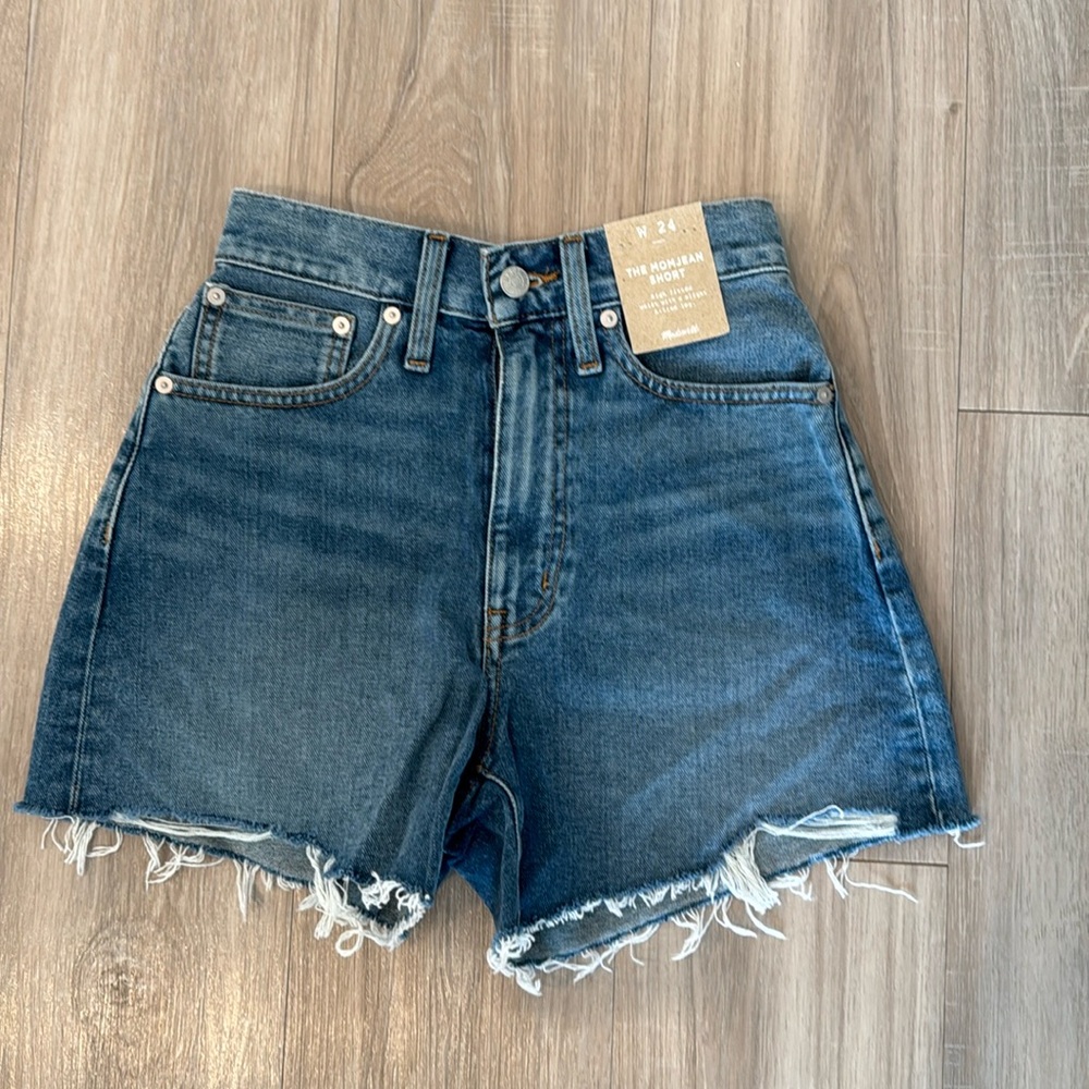 NWT Madewell The Mom Jean Shorts High Fitted Waist with a slight A Line Leg  24